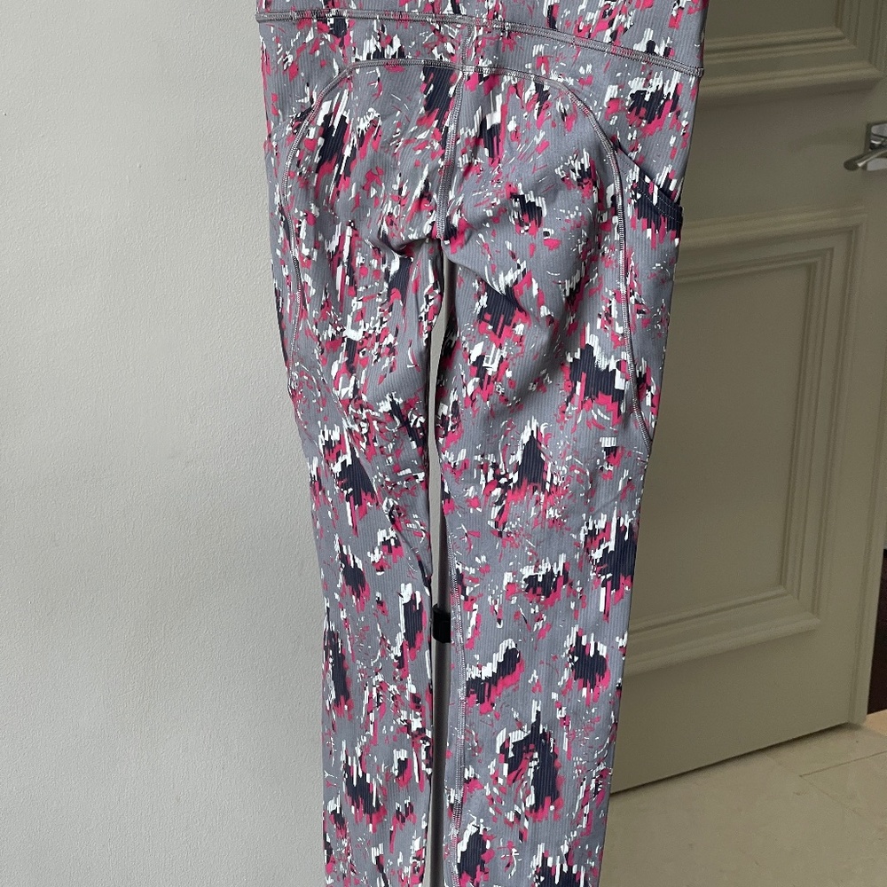 LULULemon NOT CROPPED Ankle WunderUnder pants.  SIZE 4.